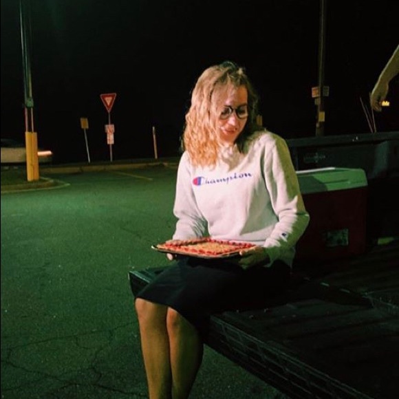 Meet your Posher, Caitlin🔅 - Picture 1 of 4